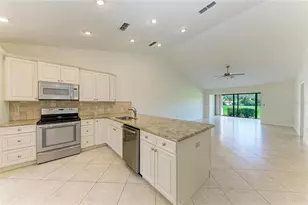 6085 Clubside Dr, Sarasota, FL 34243 - Photo 13