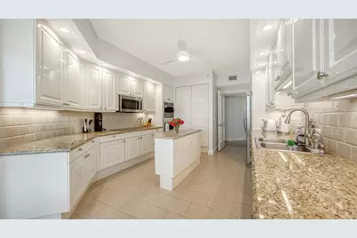 1241 Gulf Of Mexico Drive #303, Longboat Key, FL 34228 - Photo 25