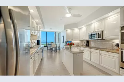 1241 Gulf Of Mexico Drive #303, Longboat Key, FL 34228 - Photo 21