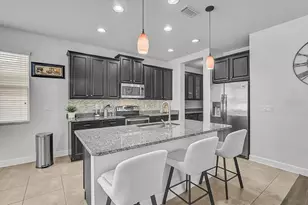 7536 Aguila Dr, Sarasota, FL 34240 - Photo 3