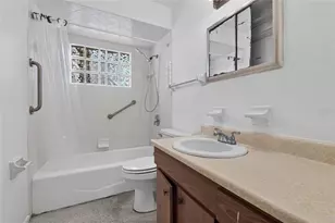 4923 Brookmeade Dr, Sarasota, FL 34232 - Photo 17