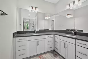 3541 Secluded Ct, Sarasota, FL 34240 - Photo 9