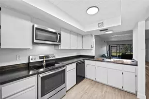 5785 Summerside Ln, Sarasota, FL 34231 - Photo 3