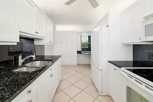19 Whispering Sands Dr, Sarasota, FL 34242 - Photo 7