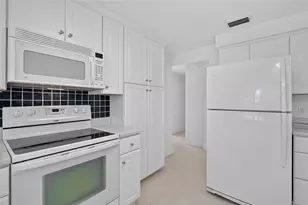707 Park Ln, Bradenton, FL 34209 - Photo 9