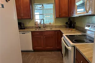 1359 Glendale Cir W, Sarasota, FL 34232 - Photo 5
