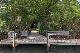 677 Lands End Dr, Longboat Key, FL 34228 - Photo 29