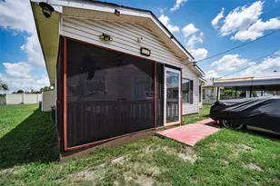 7526 Carolton Cir, Tampa, FL 33619 - Photo 3