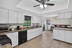 5031 Brandeis Cir S, Sarasota, FL 34243 - Photo 15