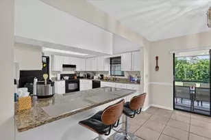 5031 Brandeis Cir S, Sarasota, FL 34243 - Photo 13