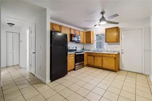 1704 11th St W, Bradenton, FL 34205 - Photo 9