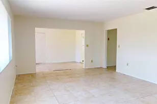 1213 Glen Oaks Dr E, Sarasota, FL 34232 - Photo 17