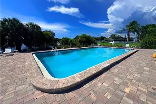 1213 Glen Oaks Dr E, Sarasota, FL 34232 - Photo 5
