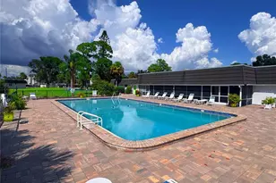 1213 Glen Oaks Dr E, Sarasota, FL 34232 - Photo 11