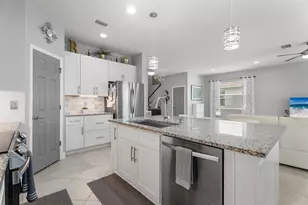 8430 Nandina Dr, Sarasota, FL 34240 - Photo 15