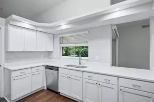 4537 Chimney Creek Dr, Sarasota, FL 34235 - Photo 11