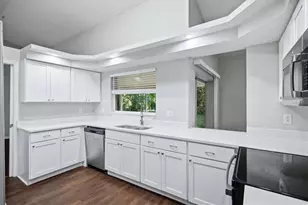 4537 Chimney Creek Dr, Sarasota, FL 34235 - Photo 9