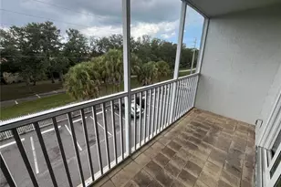 2650 Coconut Bay Ln Ln, Sarasota, FL 34237 - Photo 5