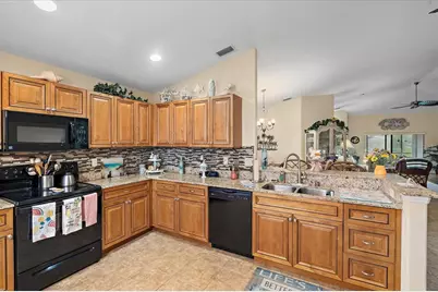 7219 34th Street E, Sarasota, FL 34243 - Photo 7