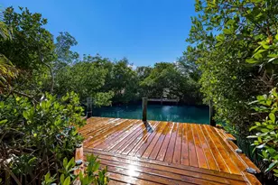 125 Crescent Dr, Anna Maria, FL 34216 - Photo 29