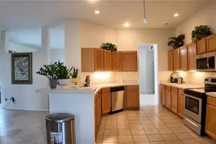 207 39th St E, Bradenton, FL 34208 - Photo 11