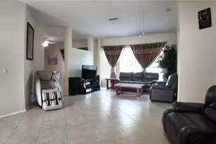 207 39th St E, Bradenton, FL 34208 - Photo 3