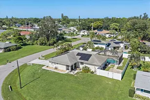 1211 Angela Maria Rd, Sarasota, FL 34243 - Photo 39