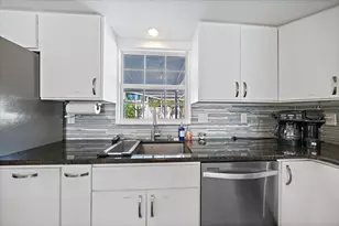 1211 Angela Maria Rd, Sarasota, FL 34243 - Photo 11