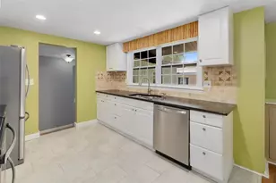 2702 Grand Cayman St, Sarasota, FL 34231 - Photo 11