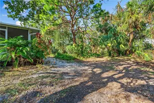630 N Jefferson Ave, Sarasota, FL 34237 - Photo 25