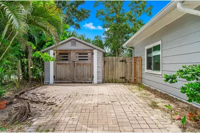 2488 Davis Boulevard, Sarasota, FL 34237 - Photo 37
