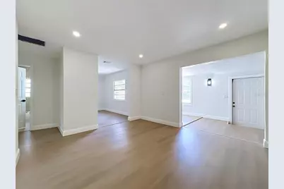 220 29th Street E, Palmetto, FL 34221 - Photo 3