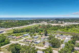 220 29th St E, Palmetto, FL 34221 - Photo 9