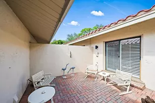 4942 Kestral Park Cir, Sarasota, FL 34231 - Photo 7