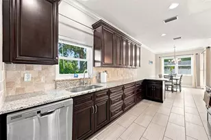 7707 33rd St E, Sarasota, FL 34243 - Photo 15