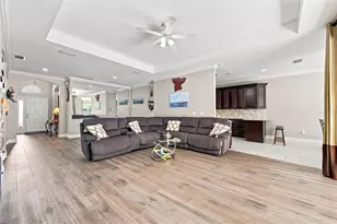 7707 33rd St E, Sarasota, FL 34243 - Photo 7