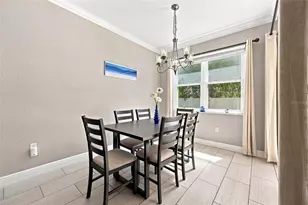 7707 33rd St E, Sarasota, FL 34243 - Photo 9
