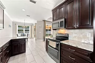 7707 33rd St E, Sarasota, FL 34243 - Photo 17