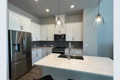 2328 Lindstrom Street, Sarasota, FL 34237 - Photo 5