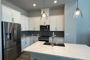 2328 Lindstrom St, Sarasota, FL 34237 - Photo 5
