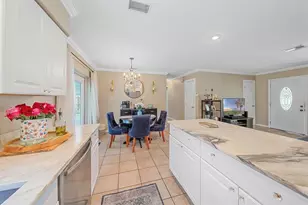 3338 Bailey St, Sarasota, FL 34237 - Photo 7