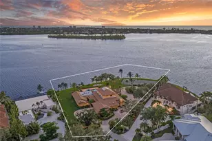1136 N Lake Shore Dr, Sarasota, FL 34231 - Photo 1