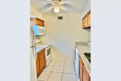 211 Airport Avenue W #111, Venice, FL 34285 - Photo 7
