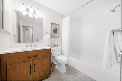 7306 Golf Pointe Circle, Sarasota, FL 34243 - Photo 13
