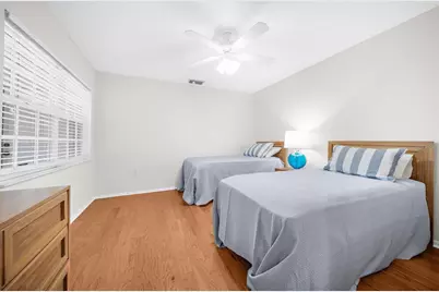 7306 Golf Pointe Circle, Sarasota, FL 34243 - Photo 11