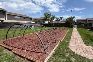 6814 Whitman Pl, Sarasota, FL 34243 - Photo 27