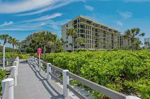 1055 Gulf of Mexico Dr, Longboat Key, FL 34228 - Photo 57