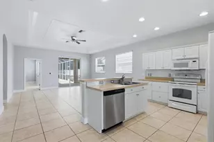 5270 Levi Ln, Sarasota, FL 34233 - Photo 13