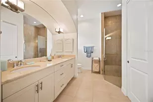 435 Nokomis Ave S, Venice, FL 34285 - Photo 5