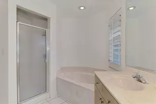 4468 Ascot Cir N, Sarasota, FL 34235 - Photo 39